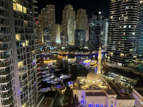 Dubai marina marsa yacht